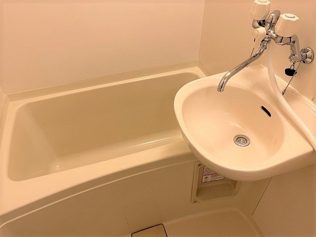 レオパレス中井町２の浴室