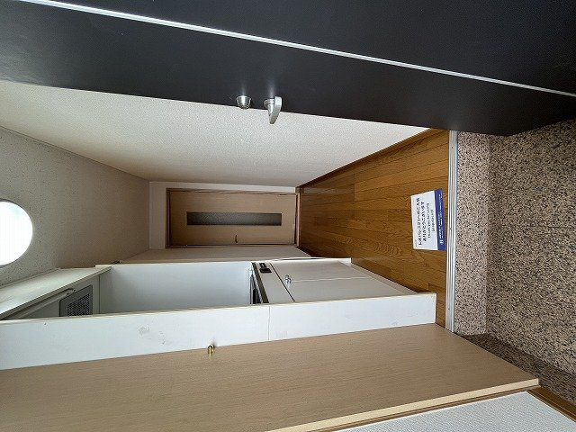 レオパレス中井町２の玄関