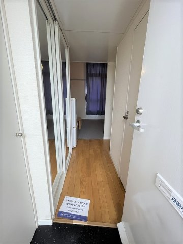 レオパレス中井町５の玄関