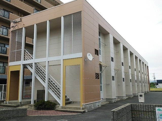 レオパレス中井町５の外観