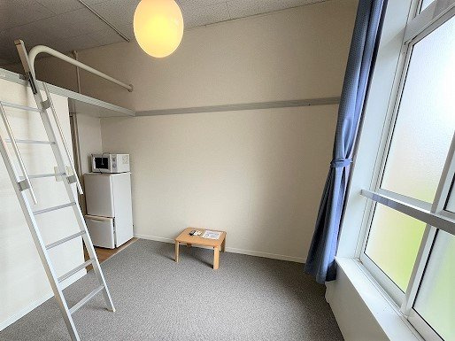 レオパレス中井町５の居間・リビング