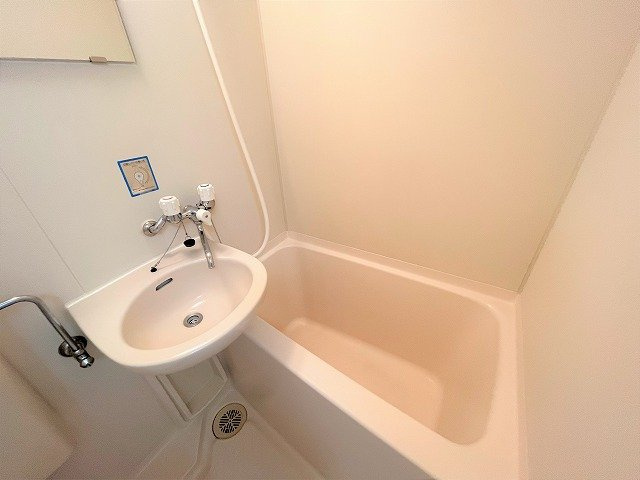 レオパレス千亀利の浴室