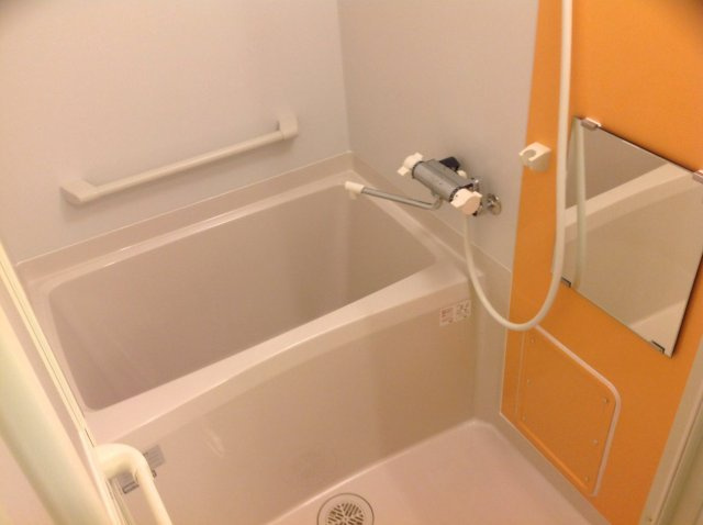 クレイノやよいの浴室|お洗濯にも便利な浴室乾燥機付き