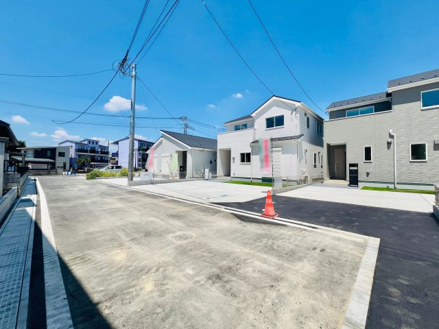 高崎市新町の前面道路含む現地写真|前面道路、敷地内で駐車も楽々♪