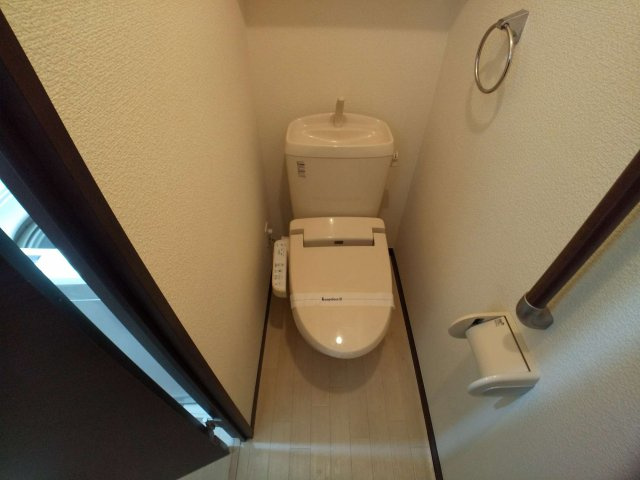 レオネクストグレイス中長尾のその他|明るく清潔感のあるトイレ