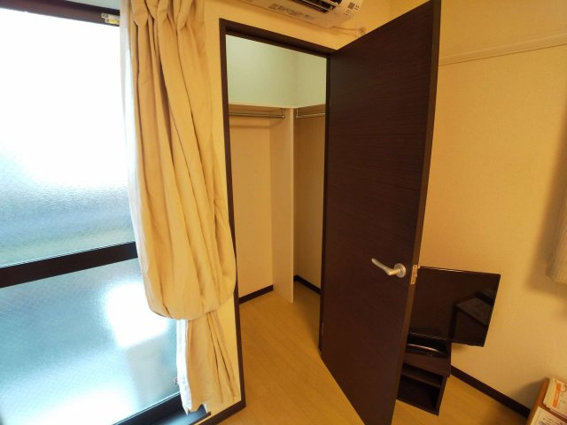 レオネクストグレイス中長尾の内装|豊富な収納スペース