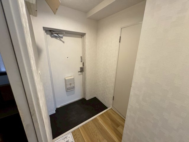 ロイヤルヒルズ待兼山の玄関