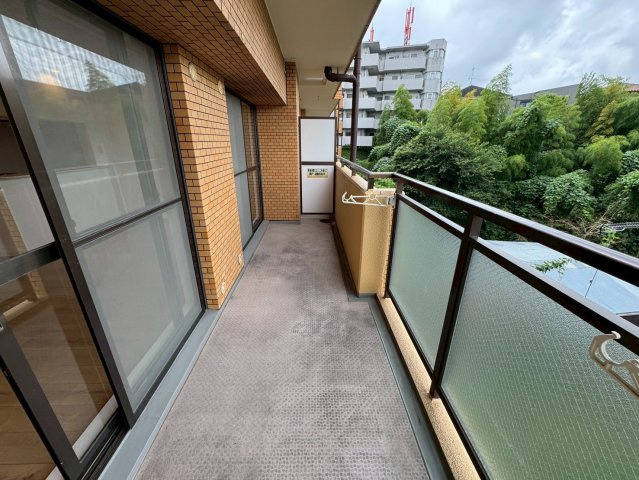 ロイヤルヒルズ待兼山のバルコニー