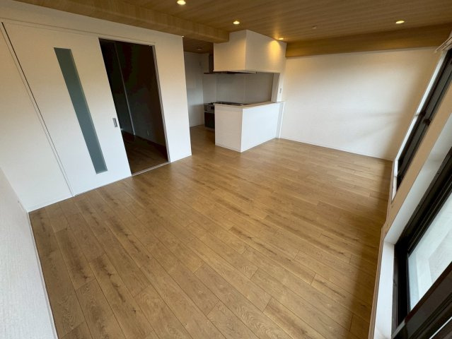 ロイヤルヒルズ待兼山の居間・リビング