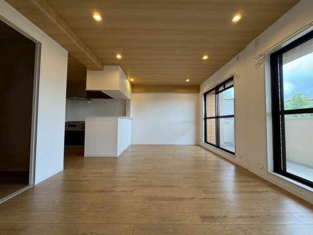 ロイヤルヒルズ待兼山の居間・リビング