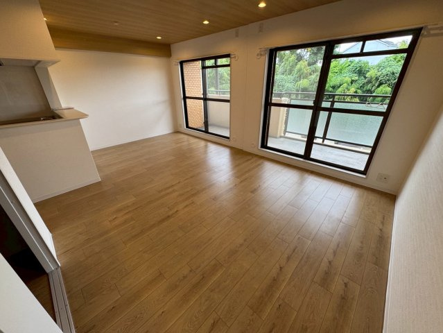 ロイヤルヒルズ待兼山の居間・リビング