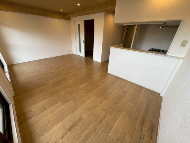 ロイヤルヒルズ待兼山の洋室