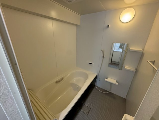 ロイヤルヒルズ待兼山の浴室