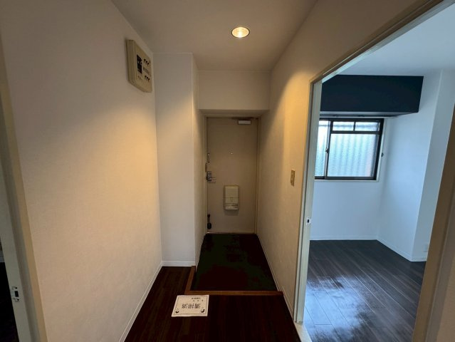 ロイヤルヒルズ待兼山の玄関