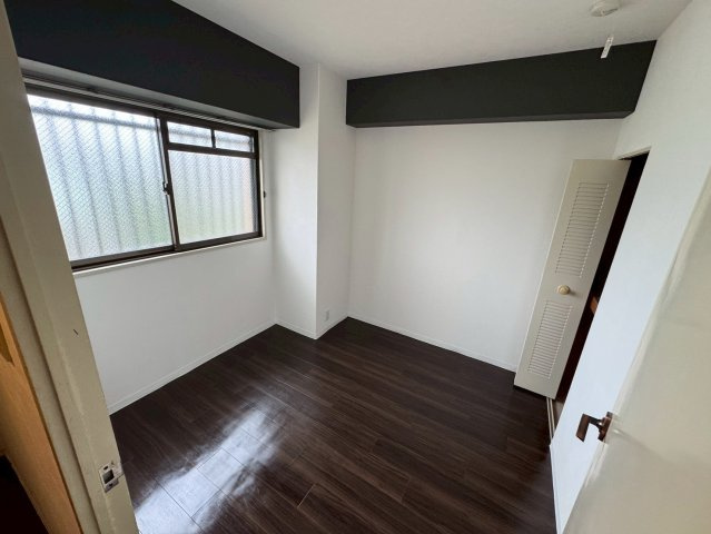 ロイヤルヒルズ待兼山の居間・リビング