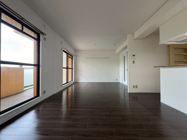 ロイヤルヒルズ待兼山の居間・リビング