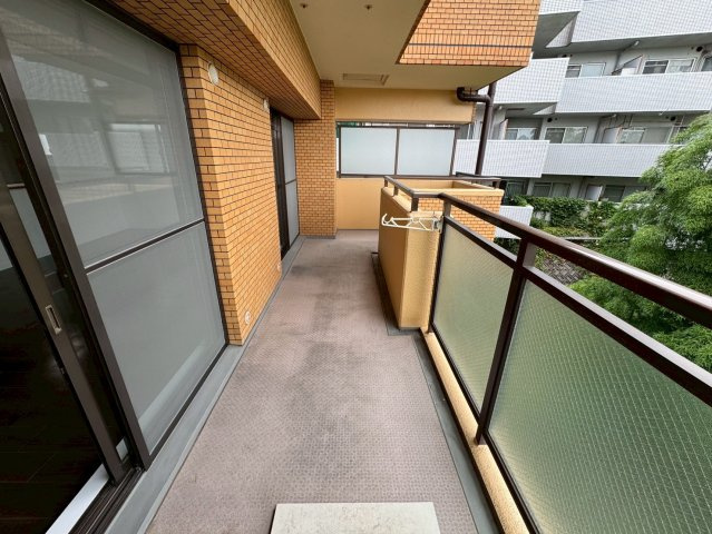 ロイヤルヒルズ待兼山のバルコニー