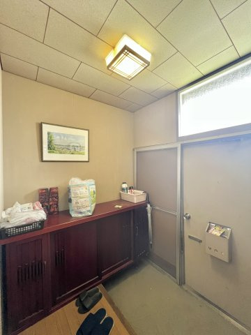 伊勢崎市新栄町　中古住宅の玄関|履物の着脱もスムーズに出来る玄関♪