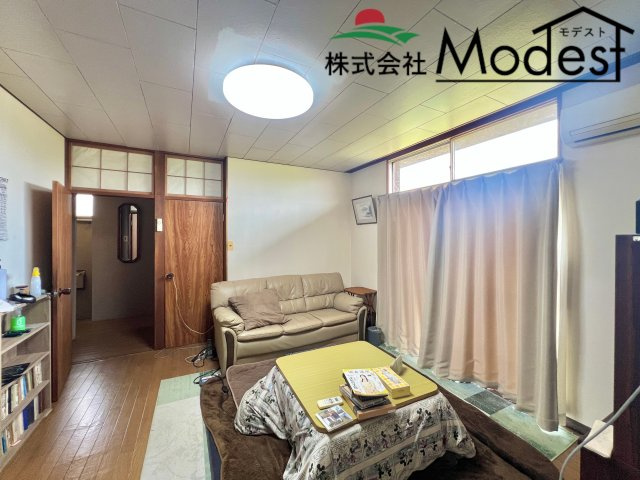 伊勢崎市新栄町　中古住宅の居間・リビング|家具の配置も考えやすいリビング♪