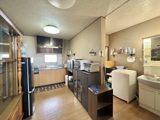 伊勢崎市新栄町　中古住宅のキッチン|収納力も豊富のキッチン♪