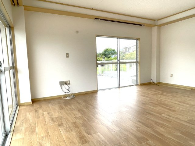 広々敷地の永田戸建の洋室