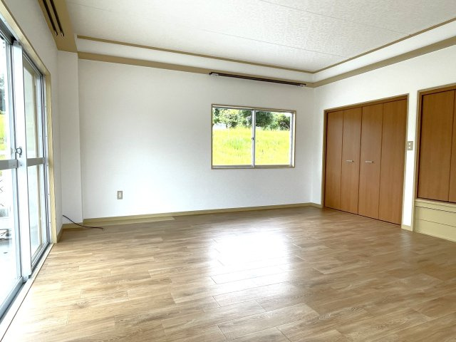 広々敷地の永田戸建の洋室