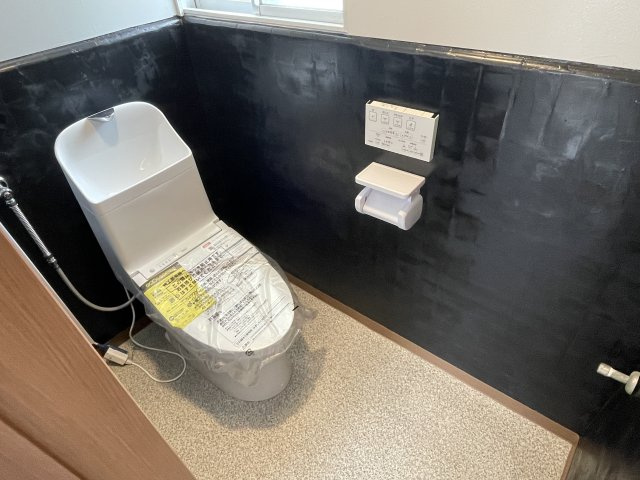 広々敷地の永田戸建のトイレ|2階トイレ　新品交換