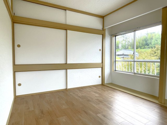 広々敷地の永田戸建の洋室