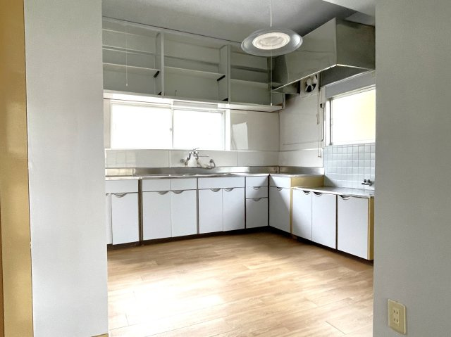 広々敷地の永田戸建のキッチン