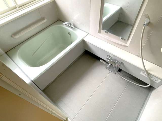 広々敷地の永田戸建の浴室