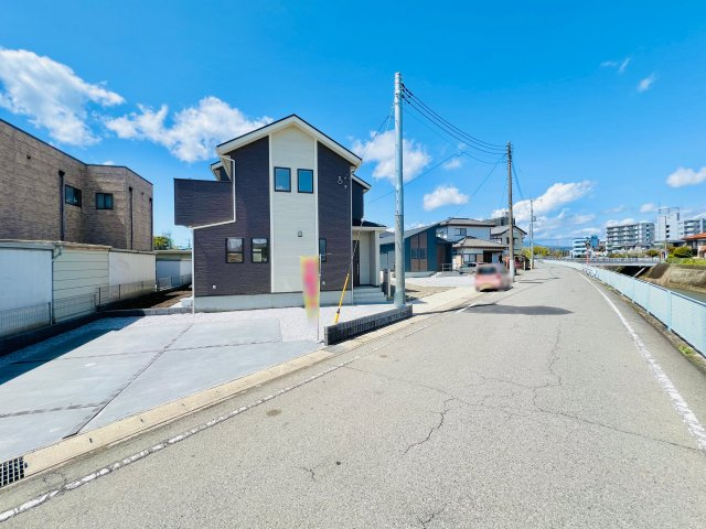 前橋市大友町の前面道路含む現地写真|車の通りも少なく駐車も楽々♪