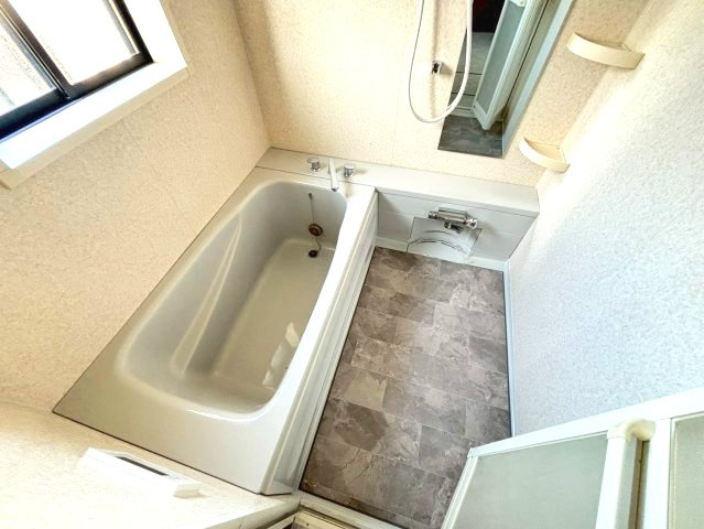 河南町さくら坂戸建の浴室