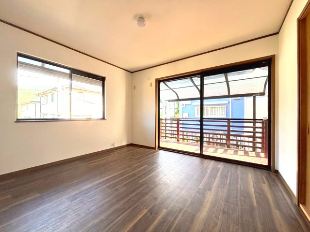 河南町さくら坂戸建の居間・リビング
