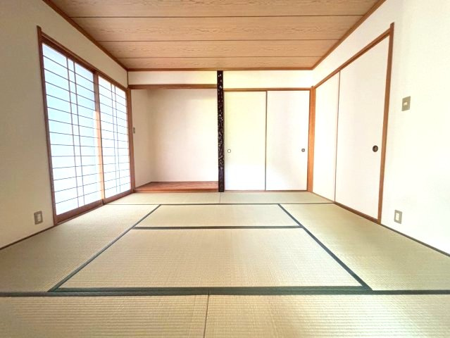 河南町さくら坂戸建の和室