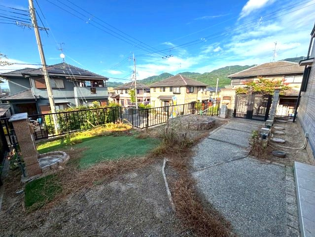 河南町さくら坂戸建の庭