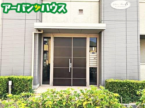 グランマスト福浜 B棟のエントランス