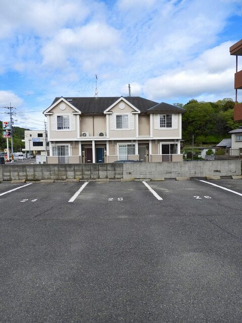 ニューコスモスの駐車場