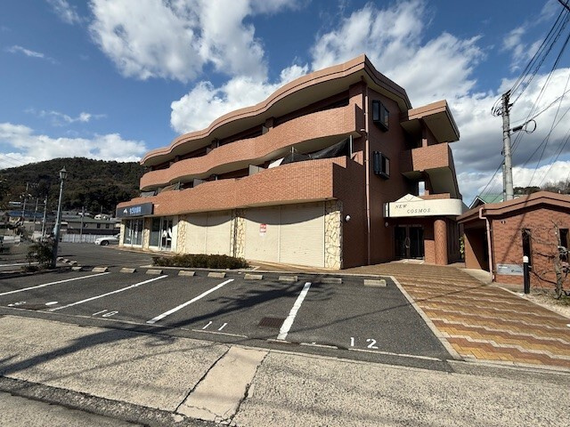 ニューコスモスの外観