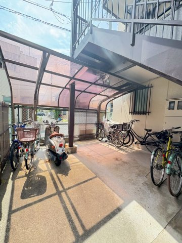 フルールハイツの駐車場