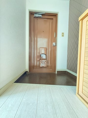 フルールハイツの玄関