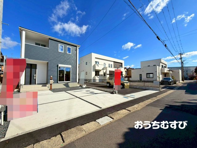 春日井市町屋町(全3棟)の前面道路含む現地写真