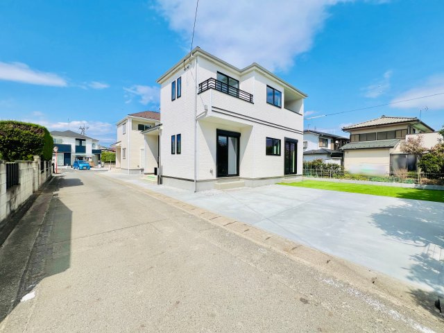 高崎市下佐野町の前面道路含む現地写真|間口も広く駐車も楽々♪