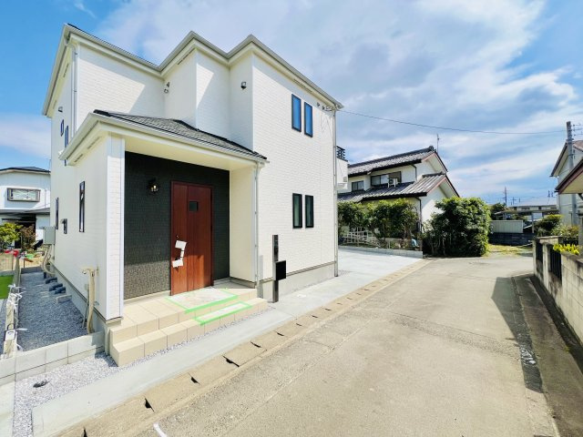高崎市下佐野町の前面道路含む現地写真|閑静な住宅地で駐車も焦らずにできます♪
