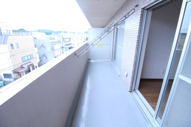 バードタウン7番館のバルコニー|※別号室の参考写真です。