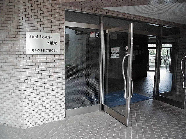 バードタウン7番館のエントランス