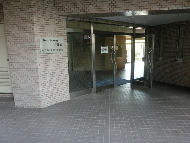 バードタウン7番館のエントランス