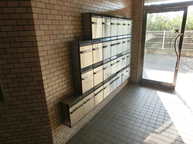 バードタウン7番館のエントランス