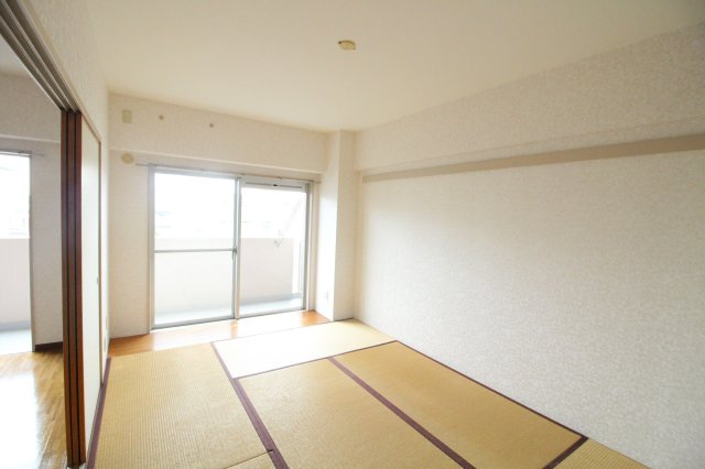 バードタウン7番館の居間・リビング|※別号室の参考写真です。