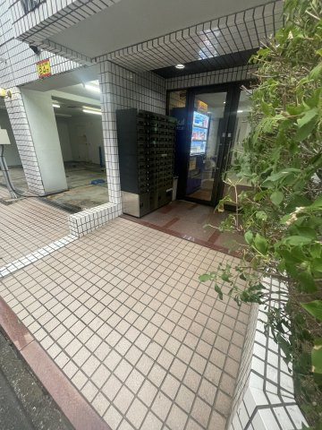 ウエストインパート１８のエントランス