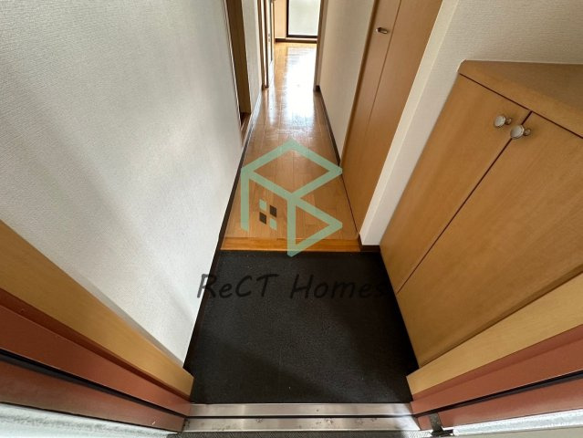 マジェスティ―コートの玄関